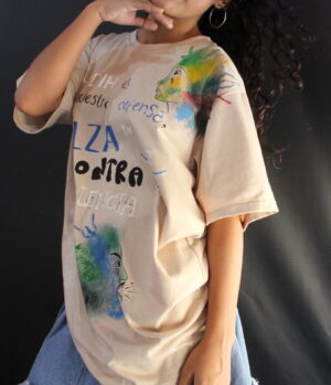 Camiseta artesanal “Alza tu voz contra la violencia” – Edición Especial